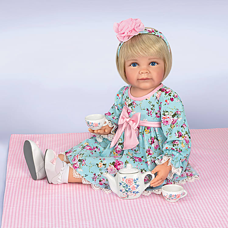 Dolls top tea set