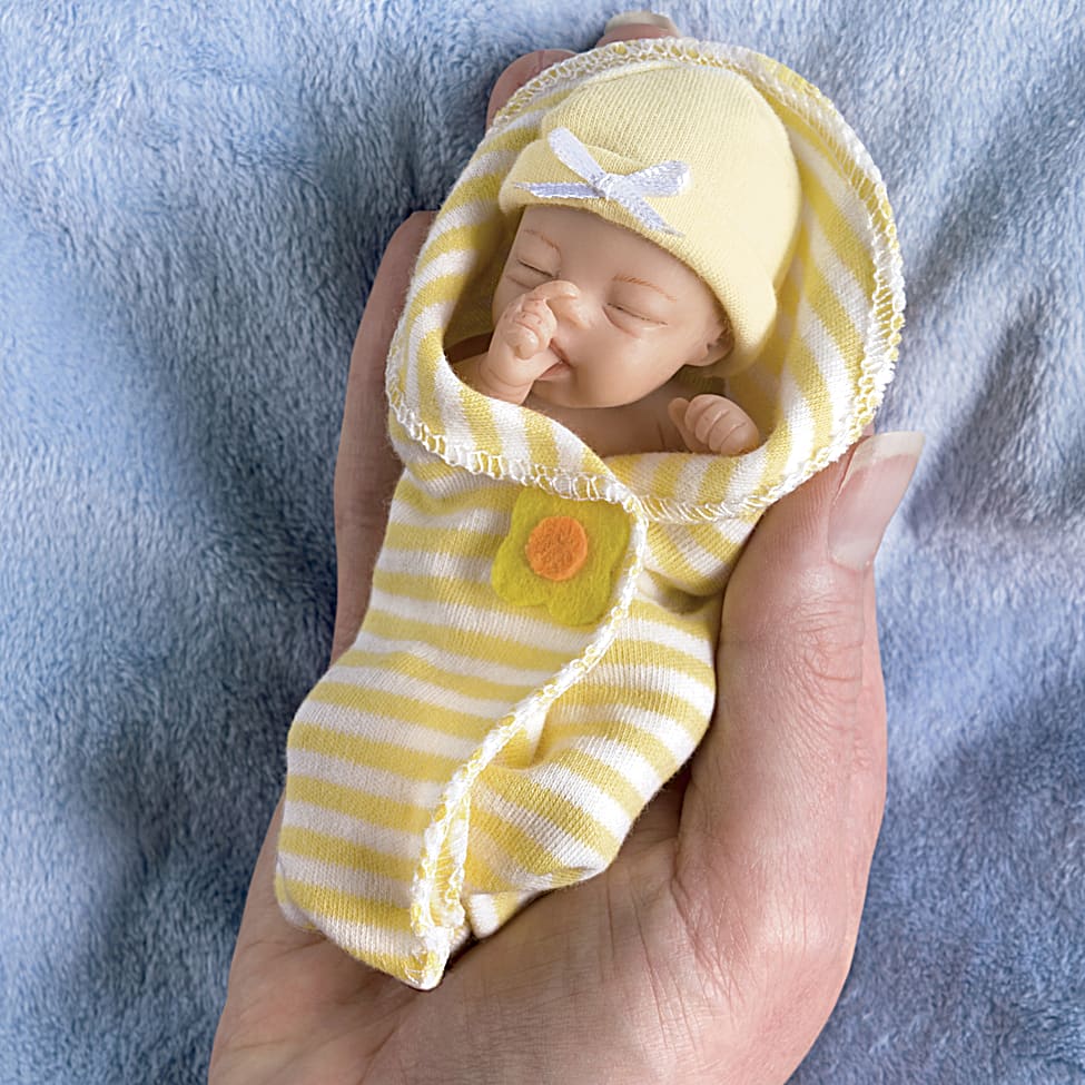 Adorable baby doll by Sherry Rawn is handpainted and arrives in a tiny nappy and cosy blanket. amazingly realistic Drake Galleries Reborn Miniature Bundle Babies Baby Doll 6 The Ashton
